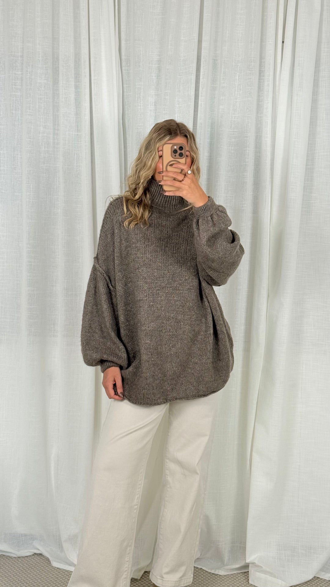 Pullover Fluffy mit Stehkragen – Taupe