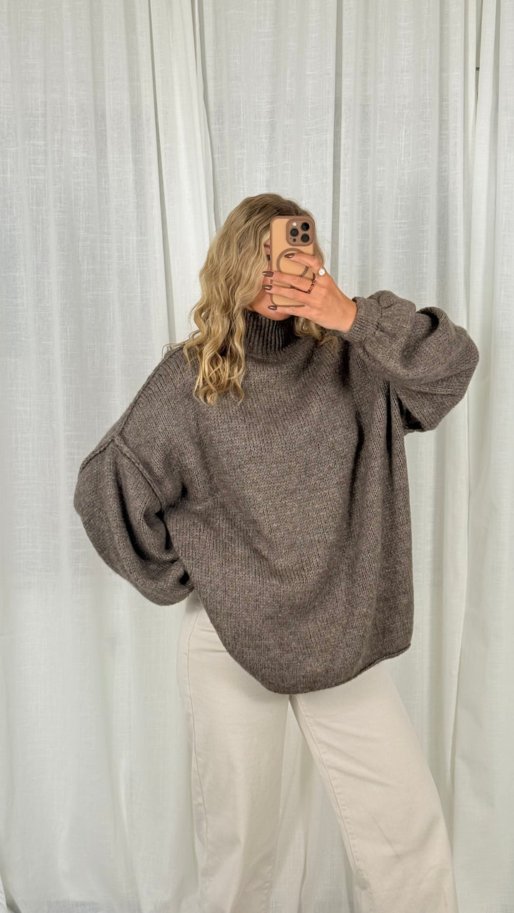 Pullover Fluffy mit Stehkragen – Taupe