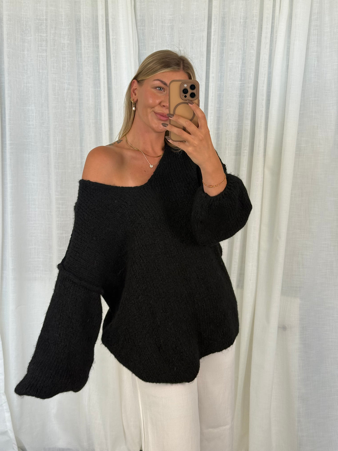 Pullover Fluffy Knit V - Schwarz
