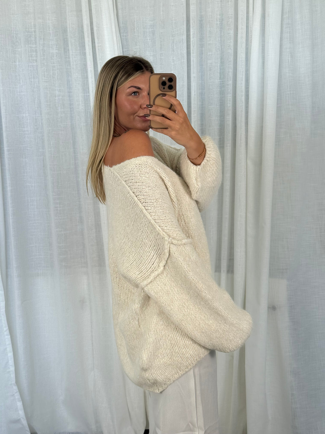 Pullover Fluffy Knit V - Weiß