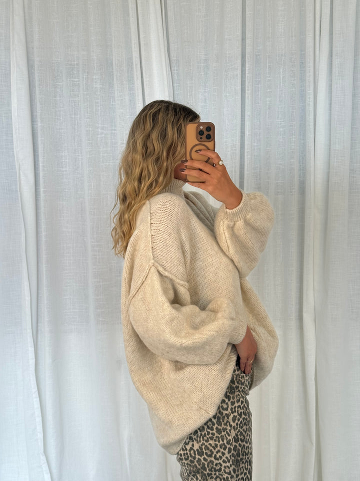 Pullover Fluffy mit Stehkragen – Cream
