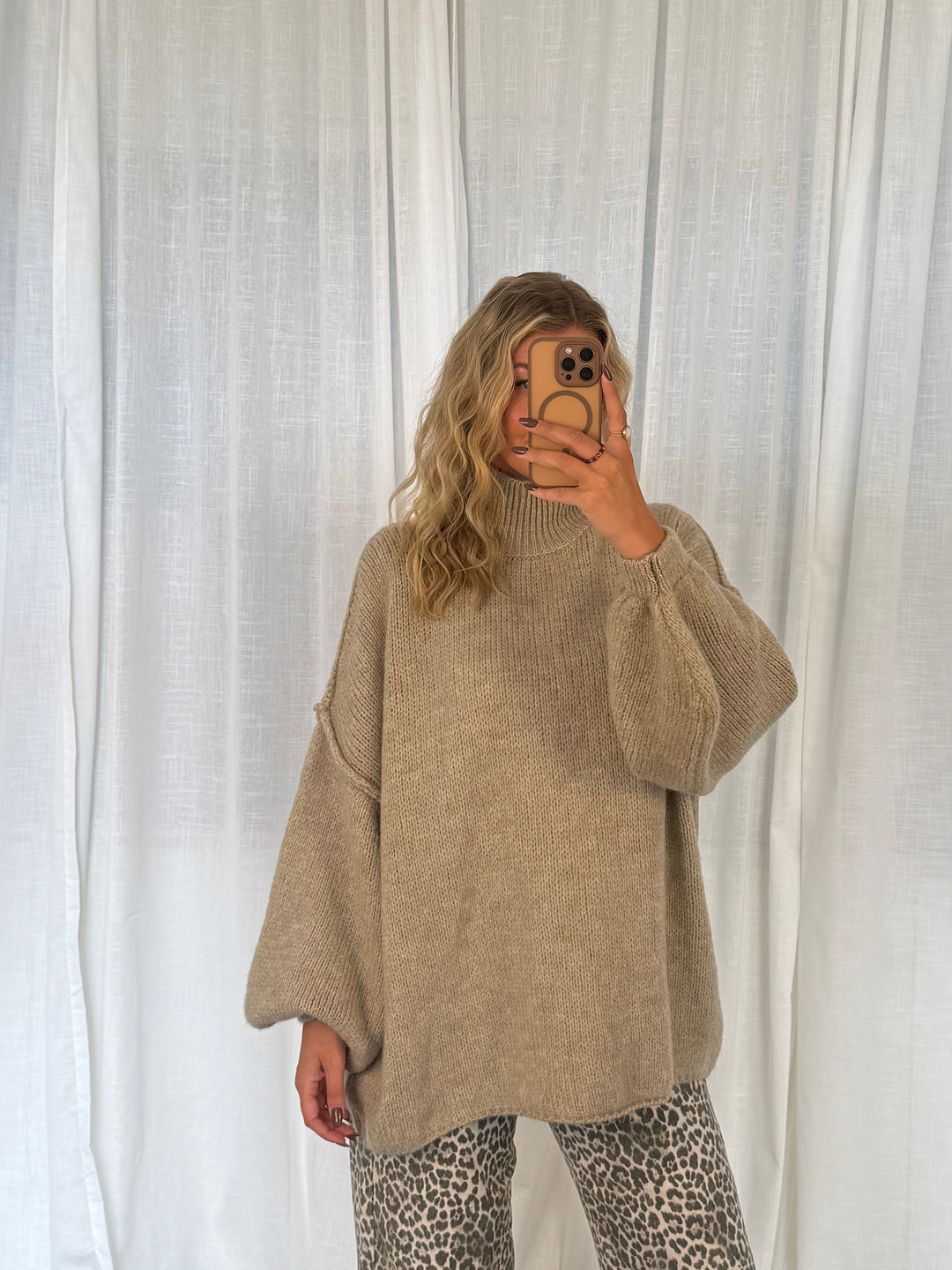 Pullover Fluffy mit Stehkragen – Beige