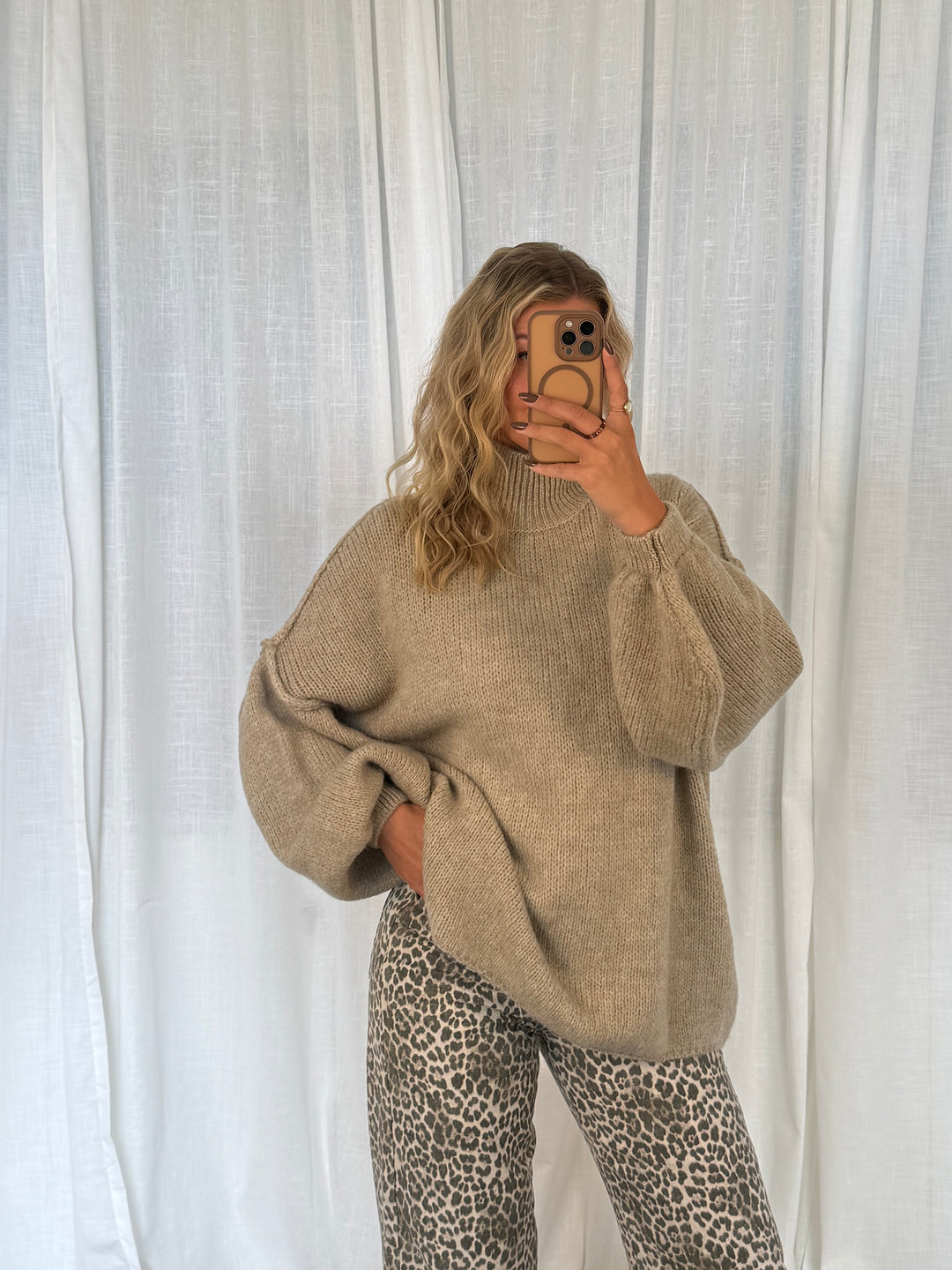 Pullover Fluffy mit Stehkragen – Beige