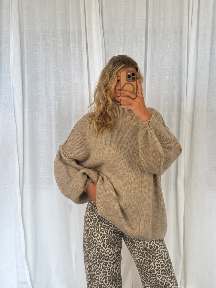 Pullover Fluffy mit Stehkragen – Beige