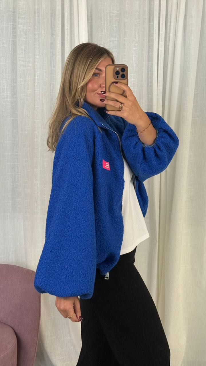 Kuschel Jacke mit Reißverschluss &amp; Patch - Königsblau