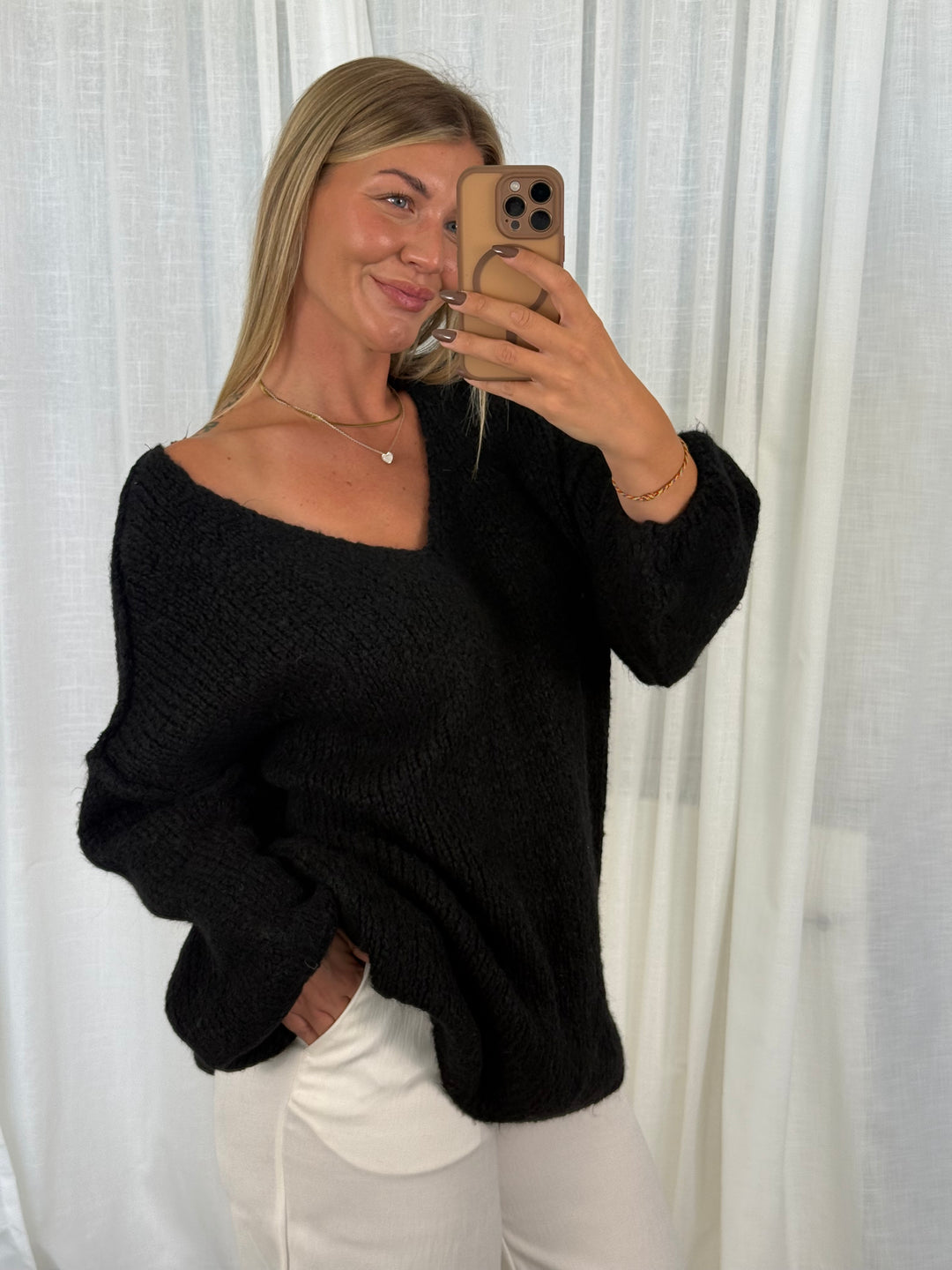 Pullover Fluffy Knit V - Schwarz