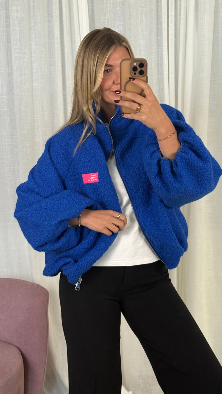 Kuschel Jacke mit Reißverschluss &amp; Patch - Königsblau