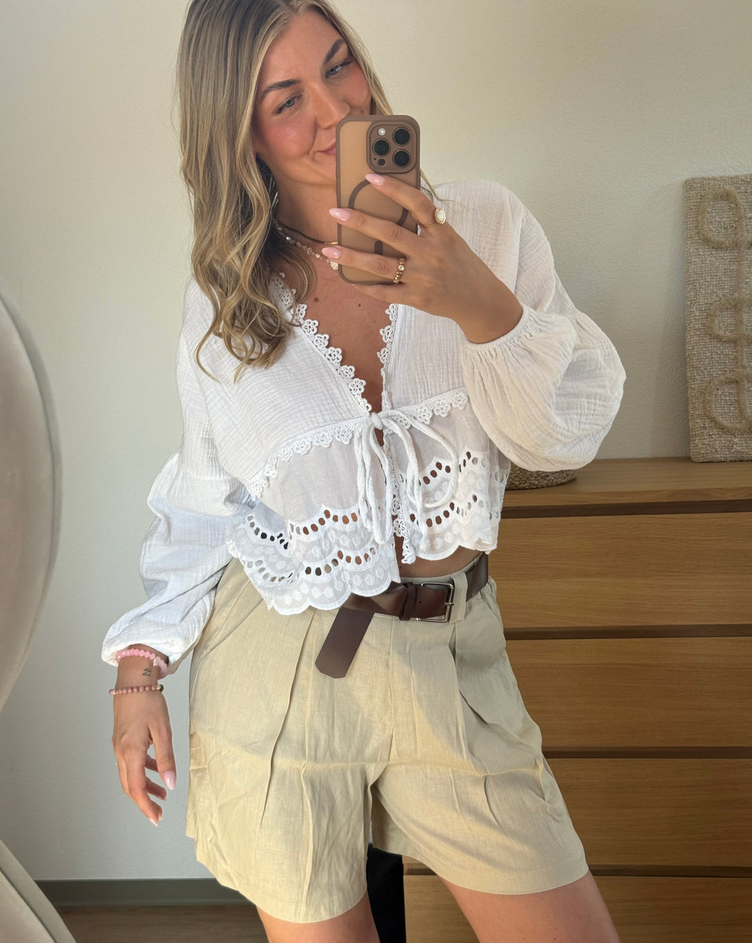 Leinenshorts mit Gürtel - Beige