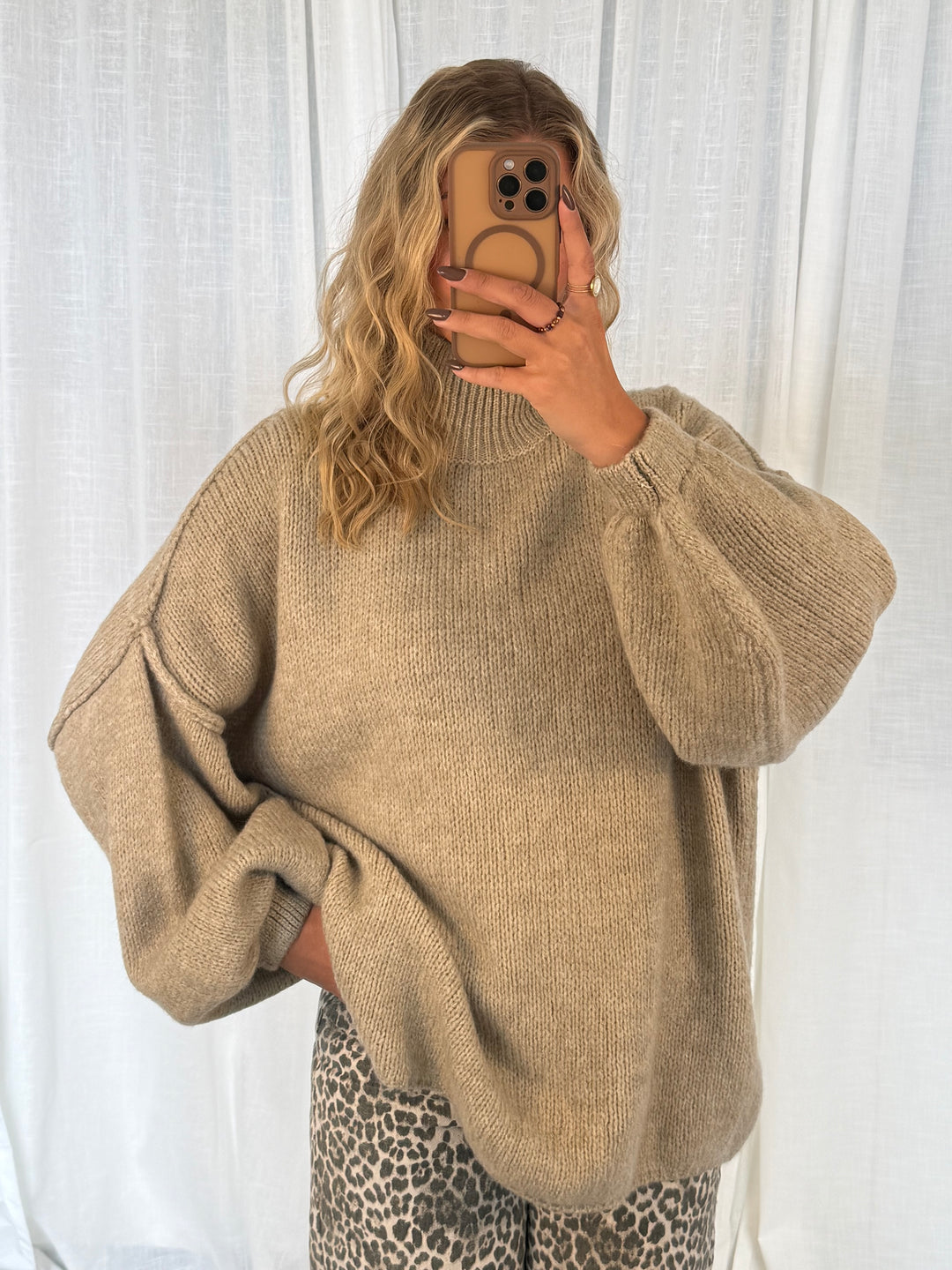 Pullover Fluffy mit Stehkragen – Beige
