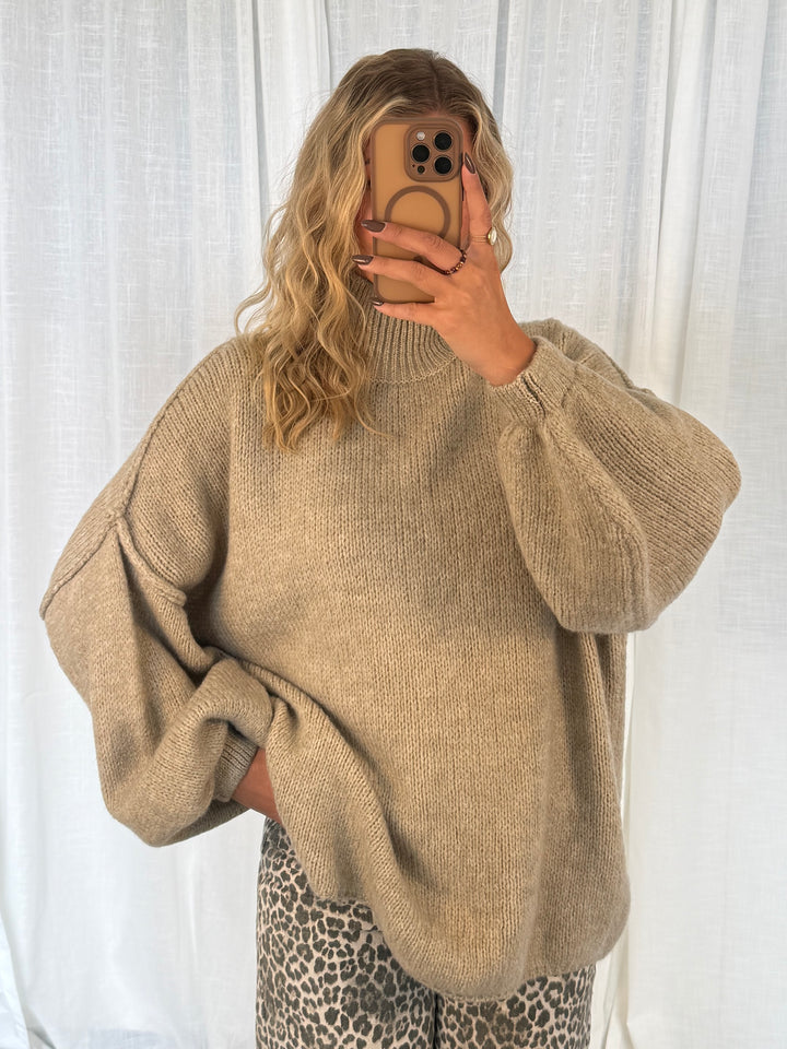 Pullover Fluffy mit Stehkragen – Beige
