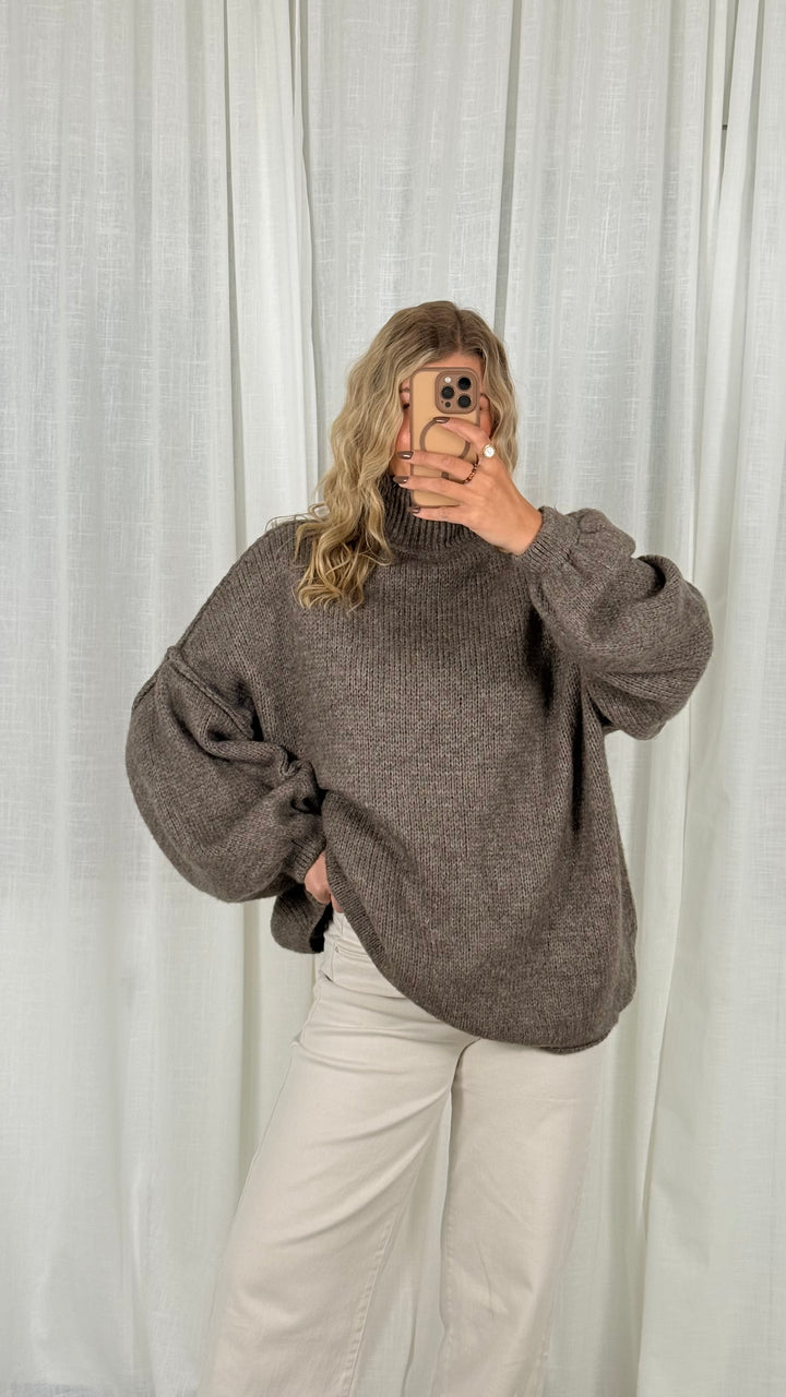 Pullover Fluffy mit Stehkragen – Taupe