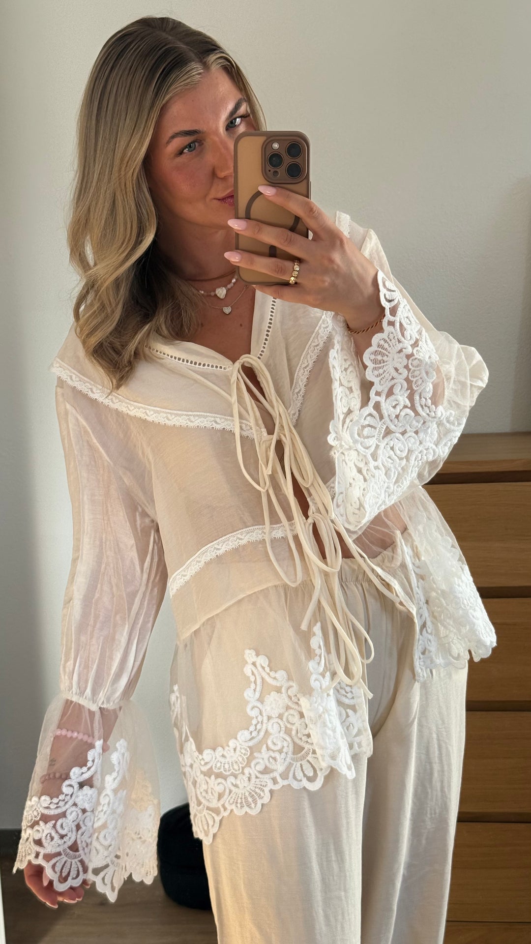 Spitzenbluse – Creme
