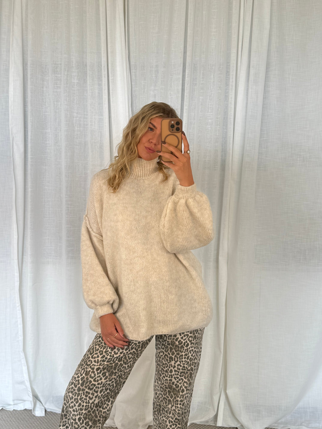 Pullover Fluffy mit Stehkragen – Cream