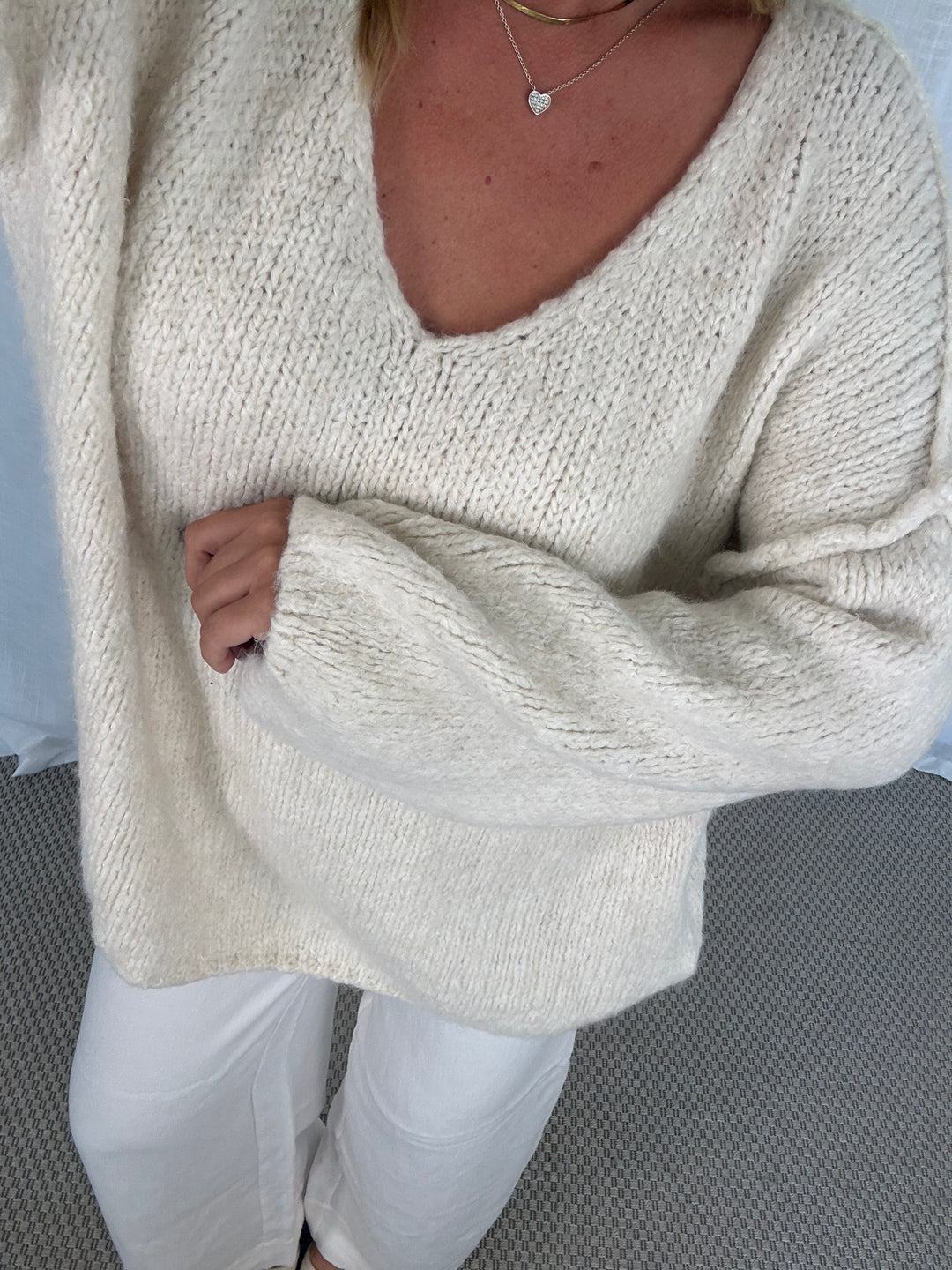Pullover Fluffy Knit V - Weiß