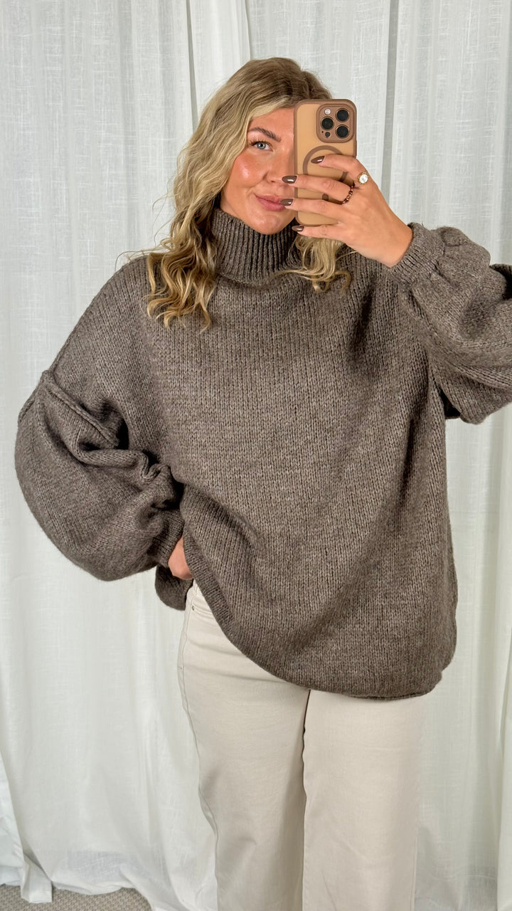 Pullover Fluffy mit Stehkragen – Taupe