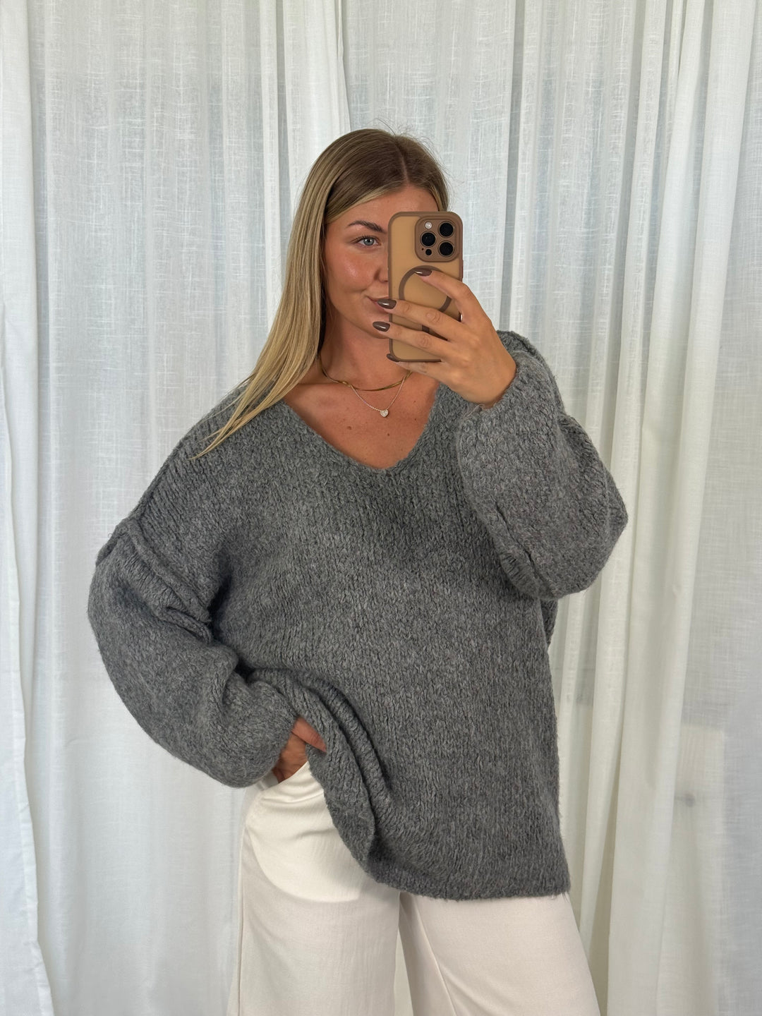 Pullover Fluffy Knit V - Grau