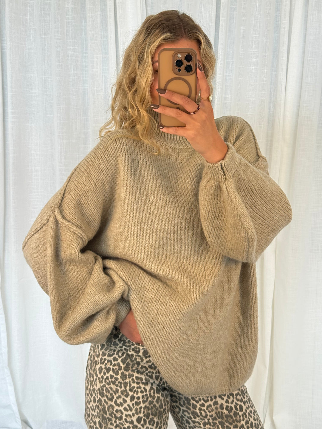 Pullover Fluffy mit Stehkragen – Beige