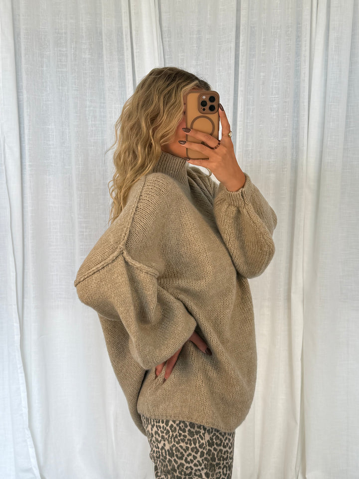 Pullover Fluffy mit Stehkragen – Beige