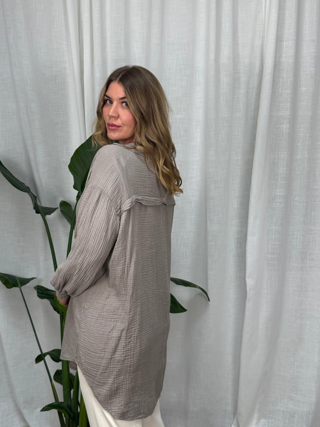 Musselin Bluse - Lang in Stone