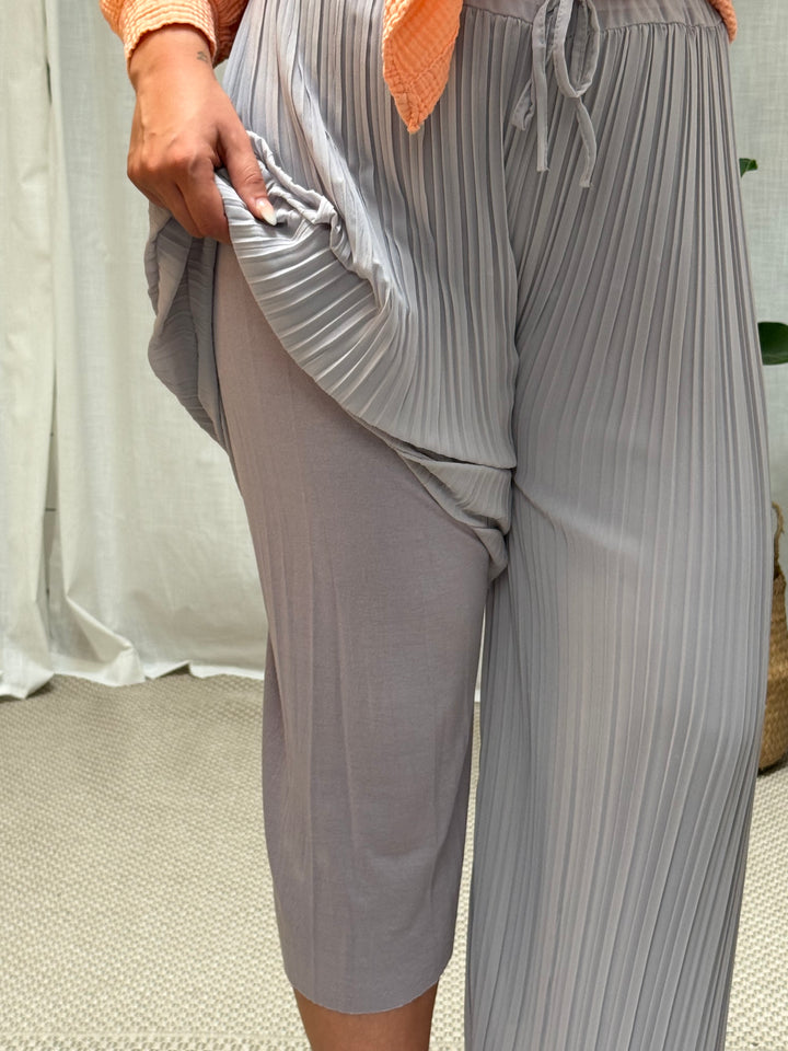 Plisseehose Iona - Grau