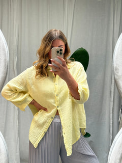 Musselin Bluse - Kurz in Butter Yellow
