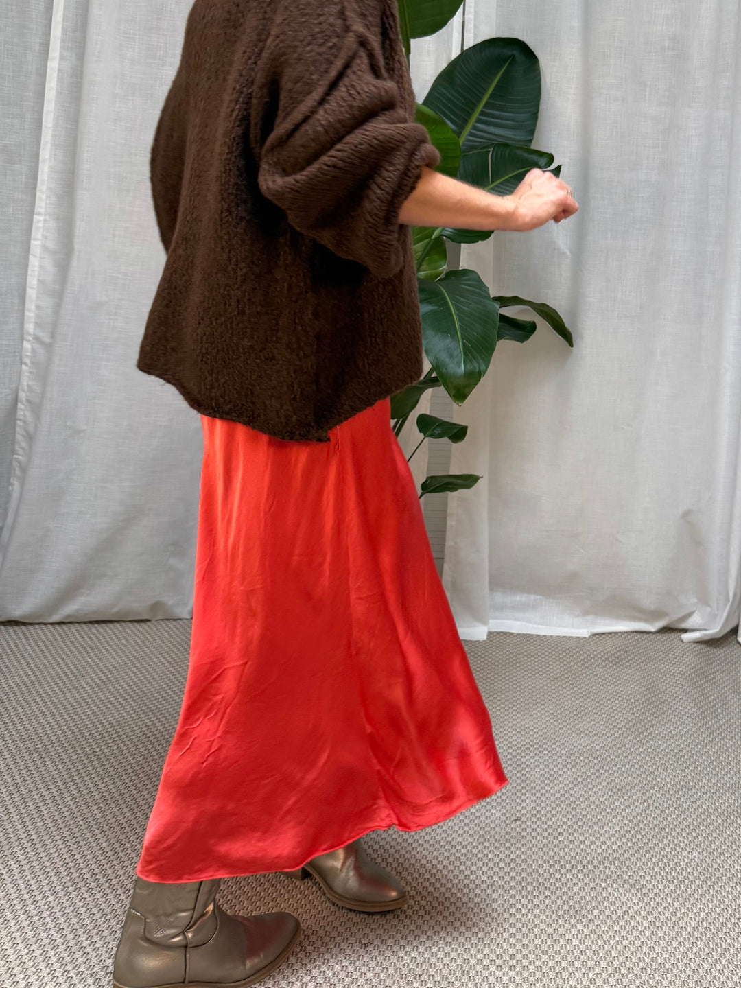 Satinrock Elara – Rostrot