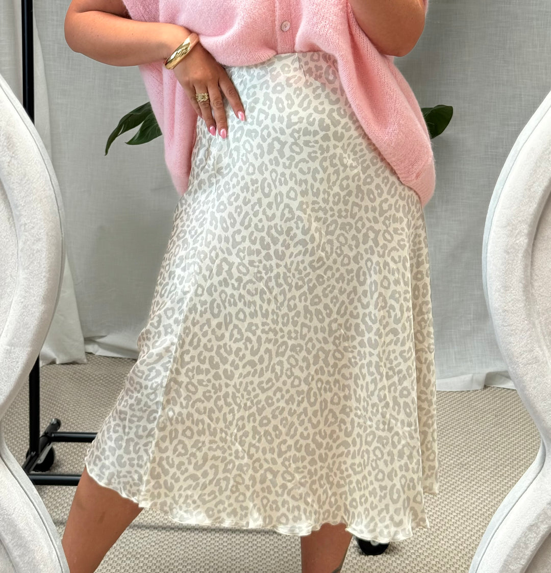 Satinrock Elara – Leo