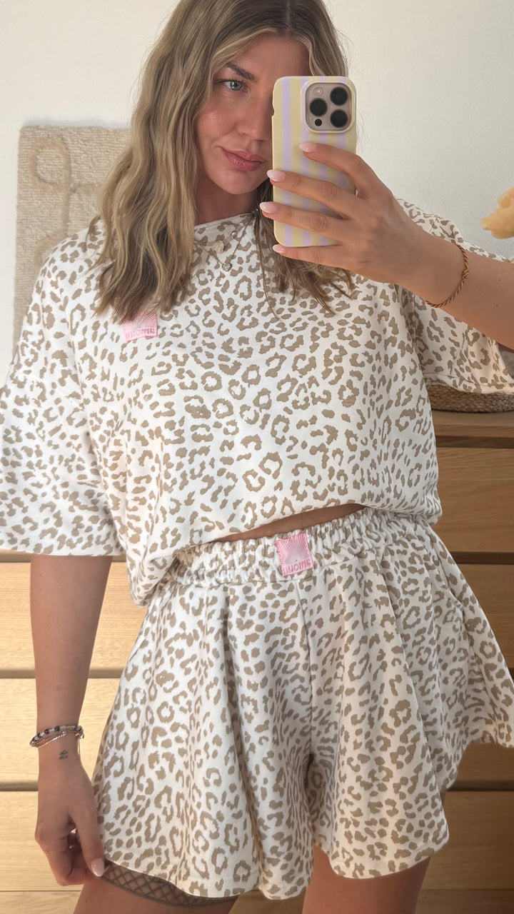 SHORTS - WHITE LEO