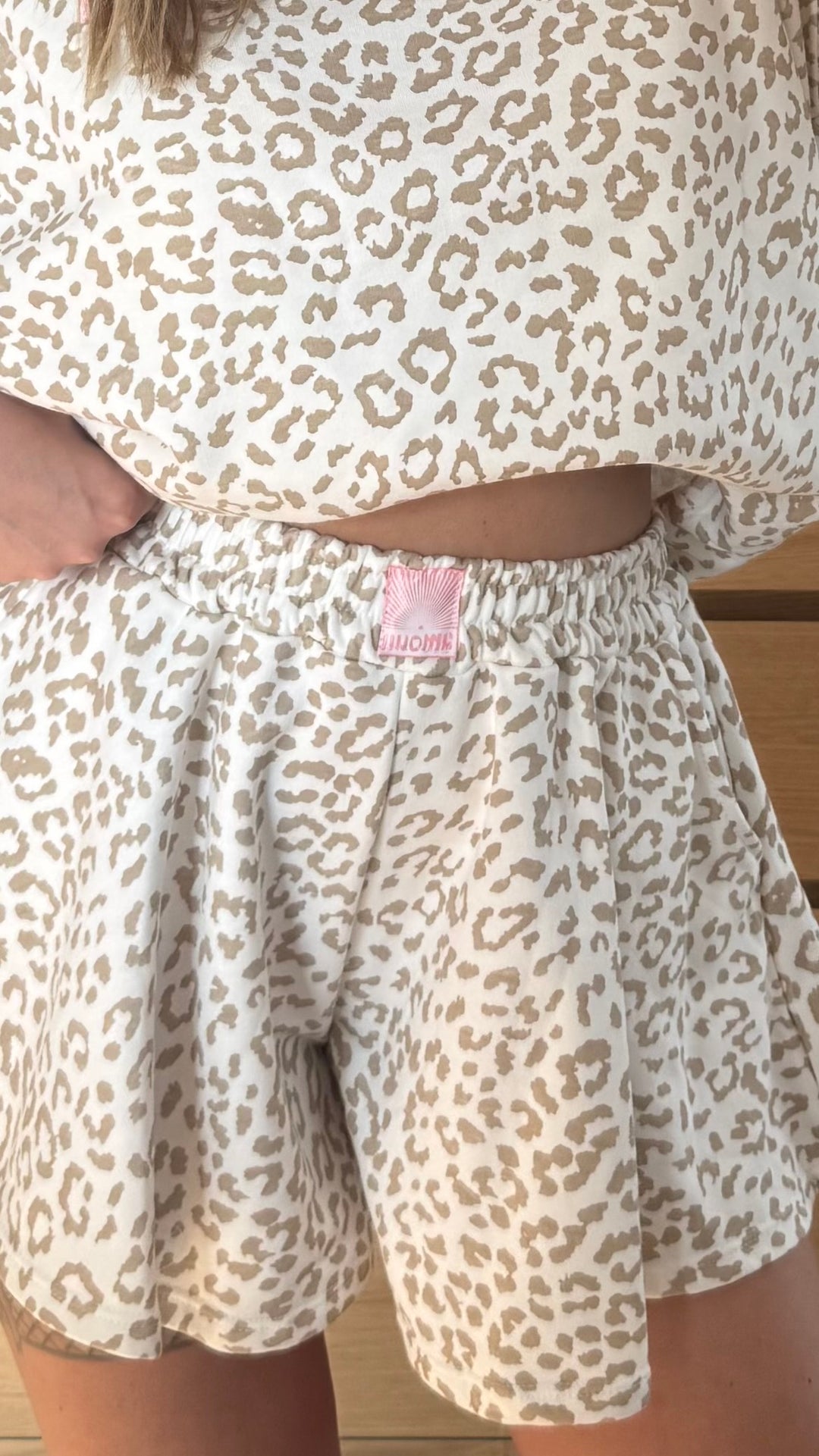 SHORTS - WHITE LEO