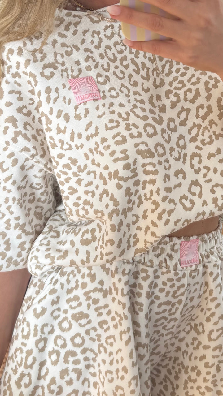 SHORTS - WHITE LEO