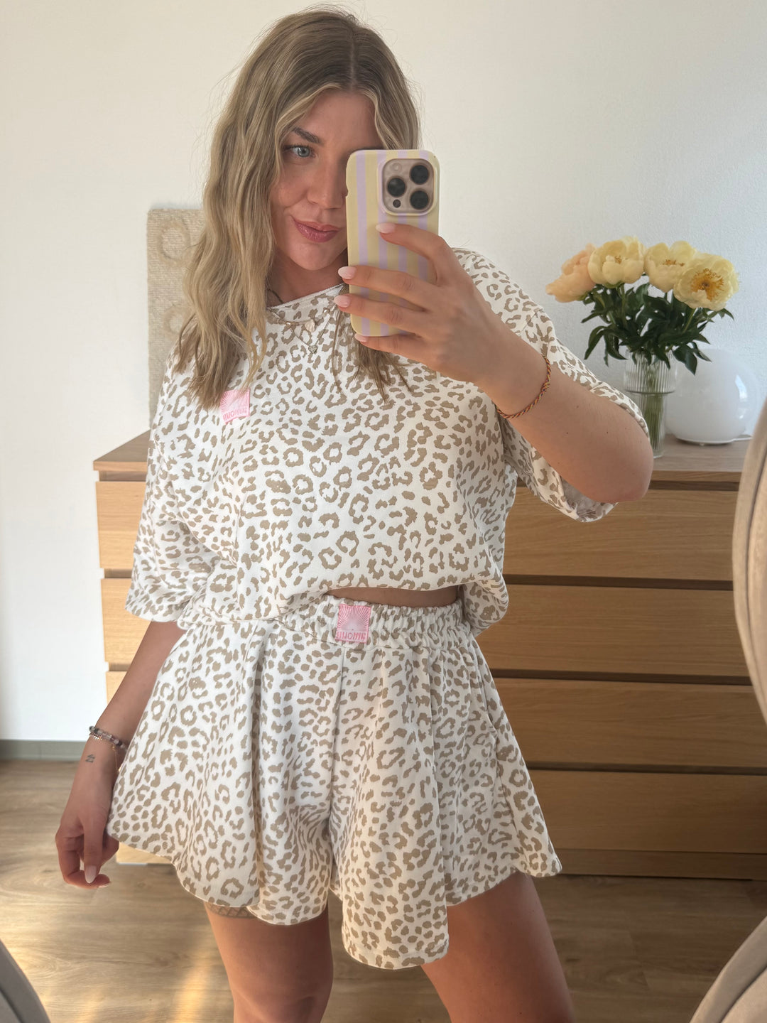 SHORTS - WHITE LEO