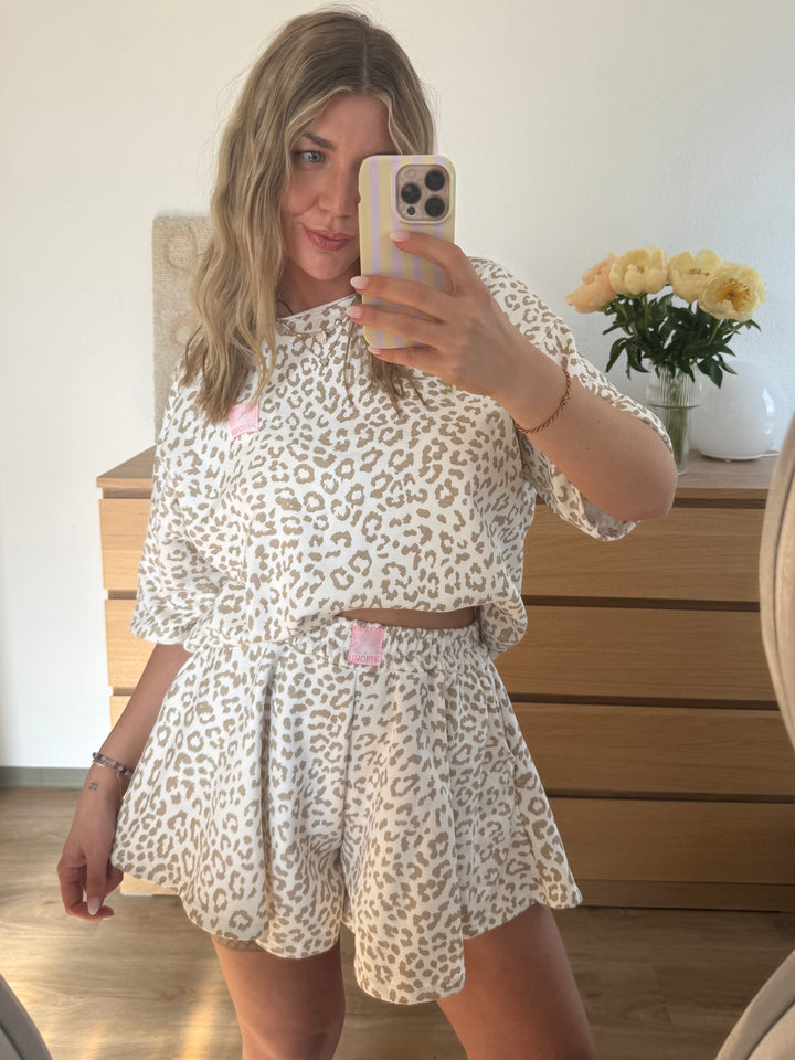 SHORTS - WHITE LEO