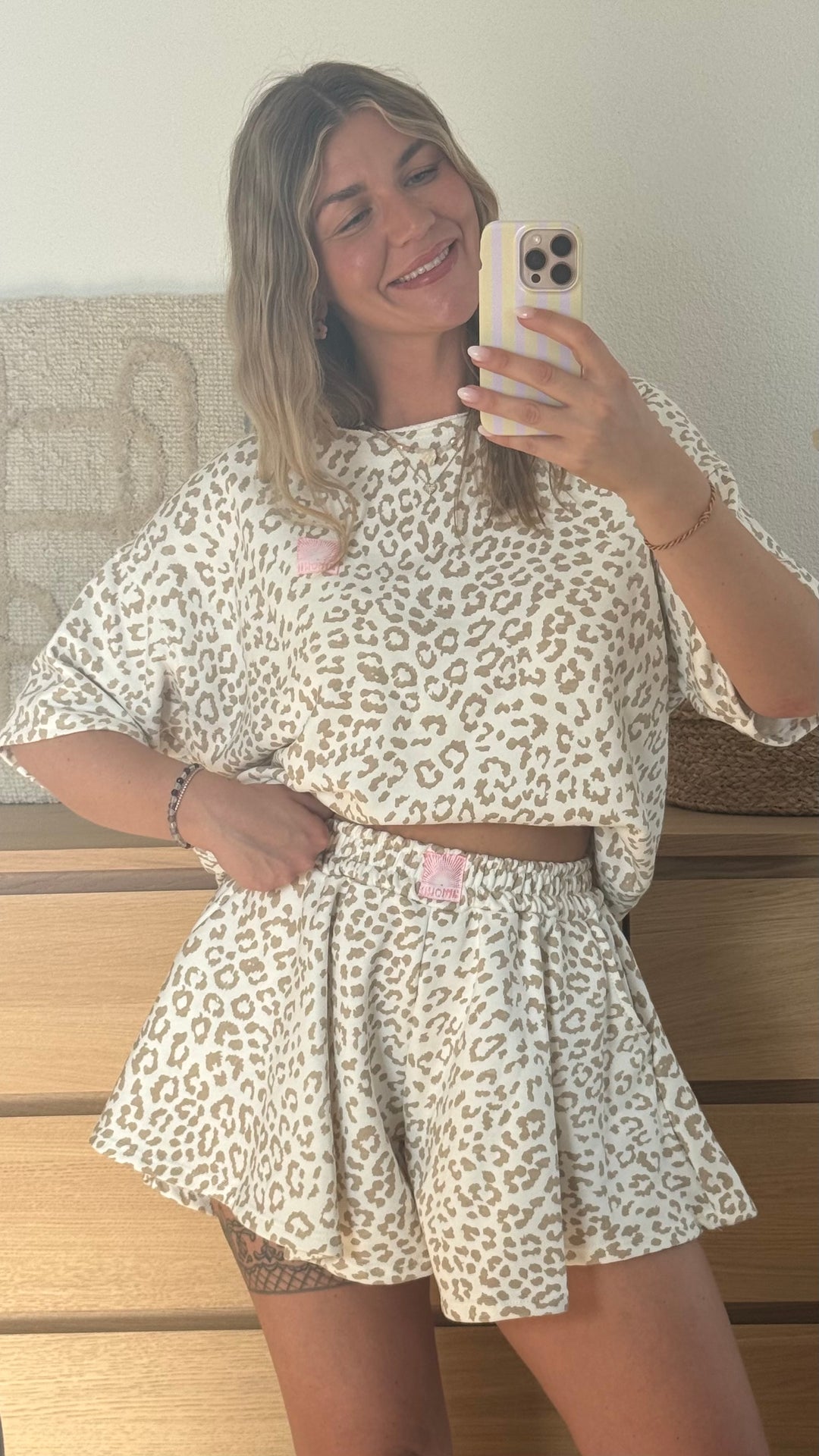 SHORTS - WHITE LEO