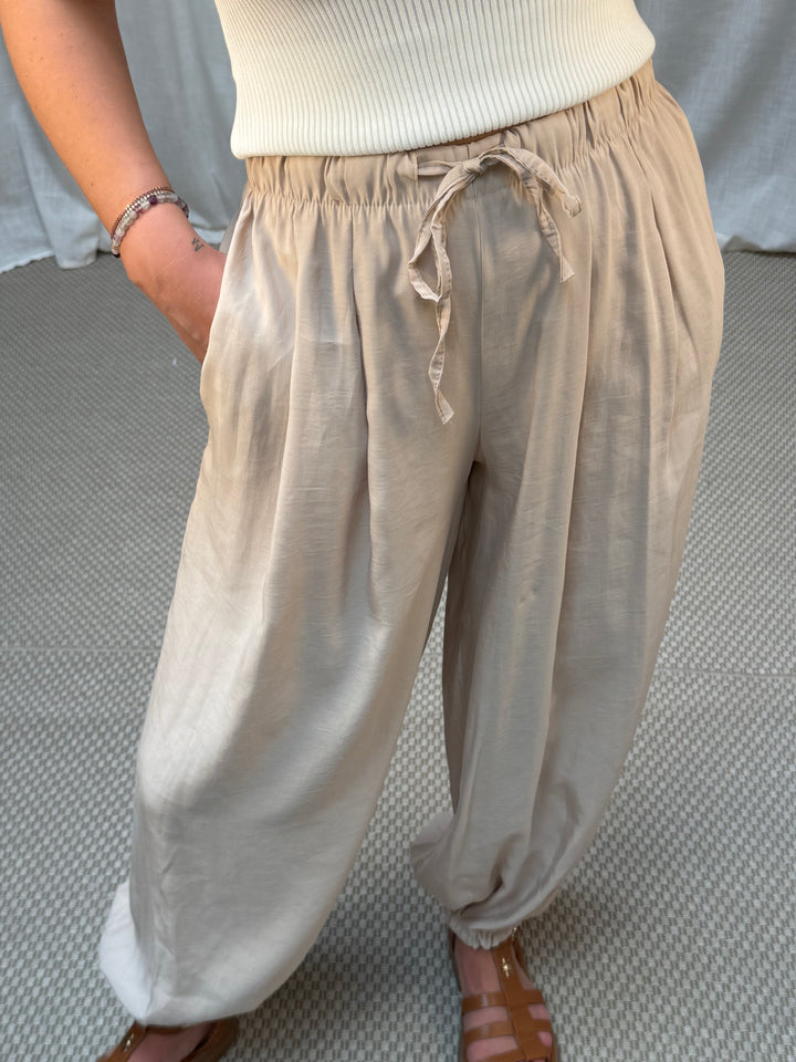 LOCKERE HOSE - BEIGE