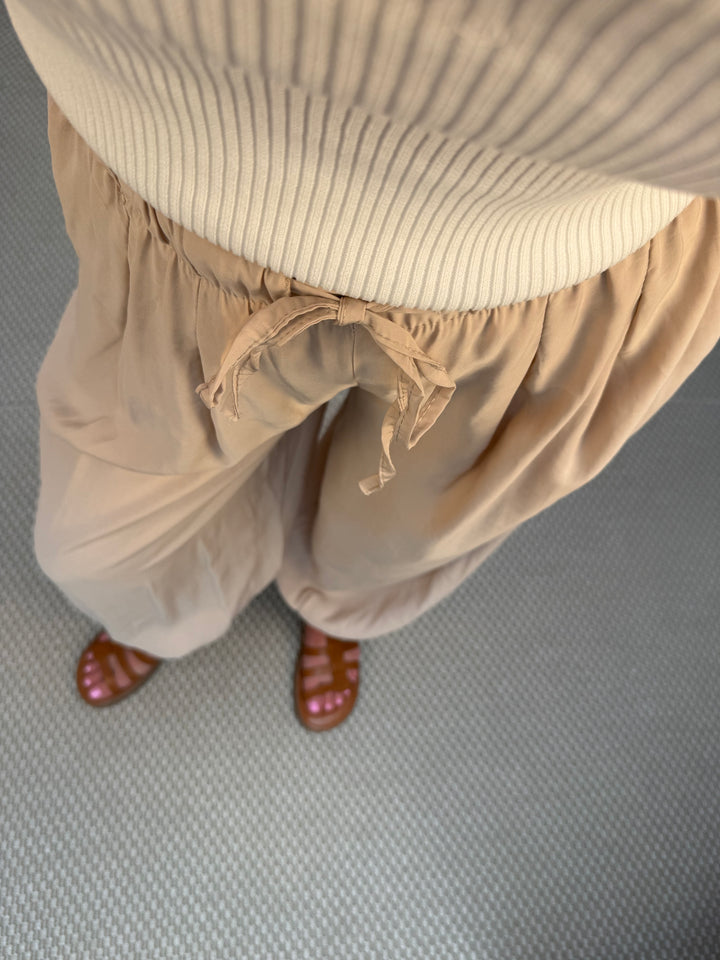 LOCKERE HOSE - BEIGE